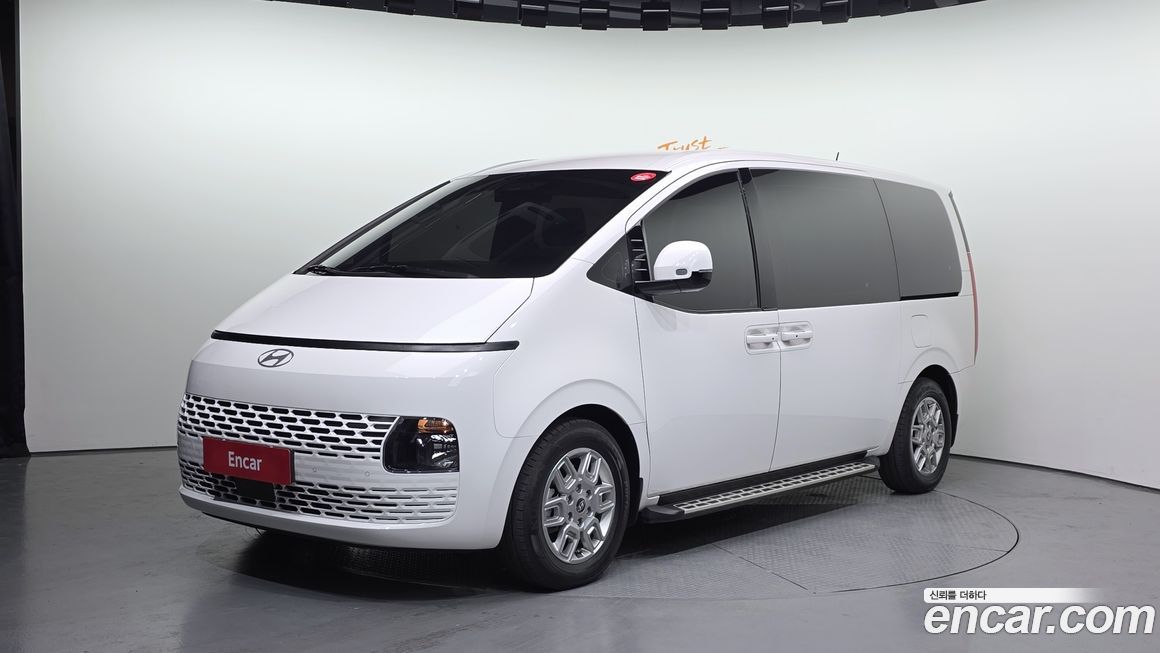 Hyundai Staria 4WD Tourer 11-Seater, 2025