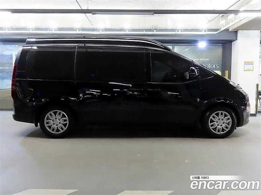 Hyundai Staria 4WD Tourer 11-Seater, 2023