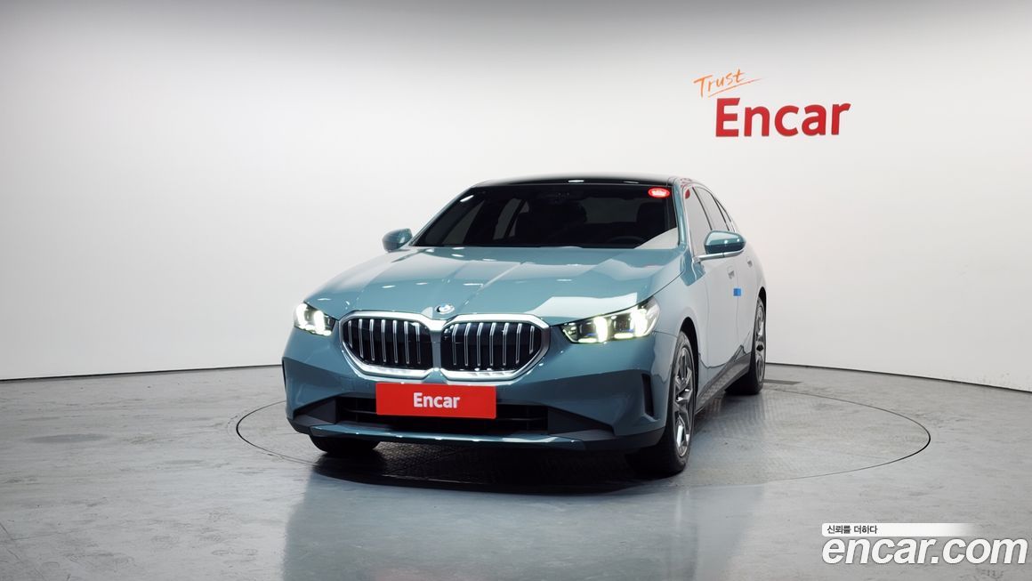 BMW 5-Series 520i, 2024