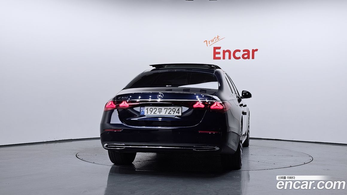 Mercedes-Benz E-Class E300 4MATIC Exclusive, 2024