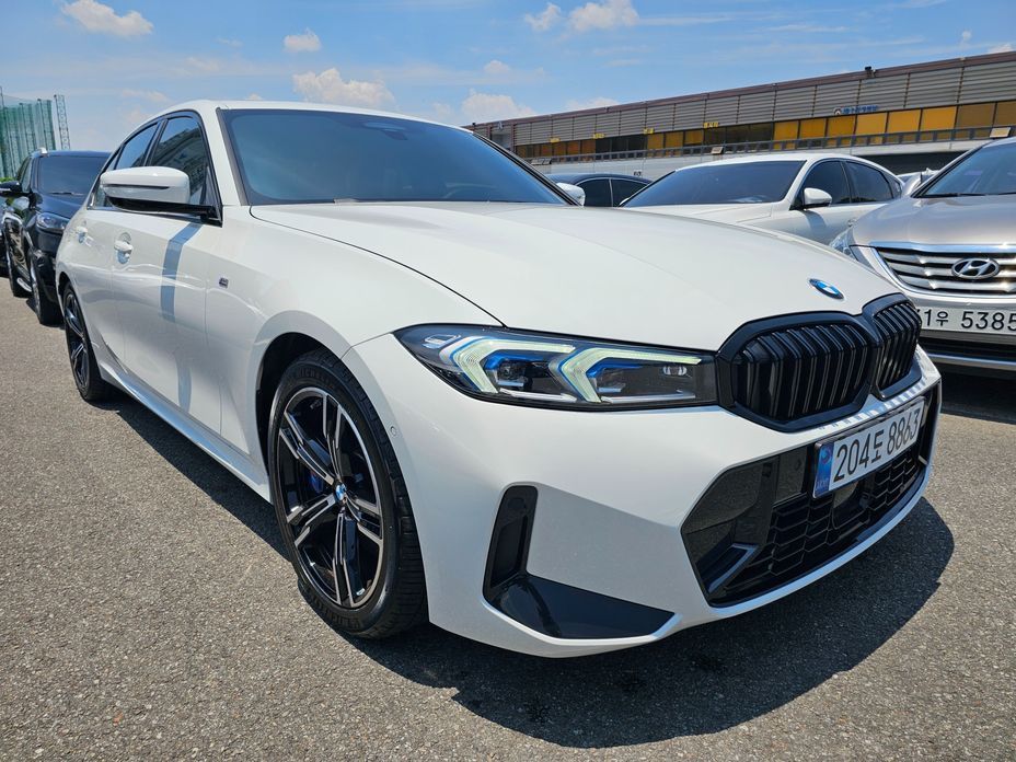 BMW 3-Series 320i M Sport, 2025