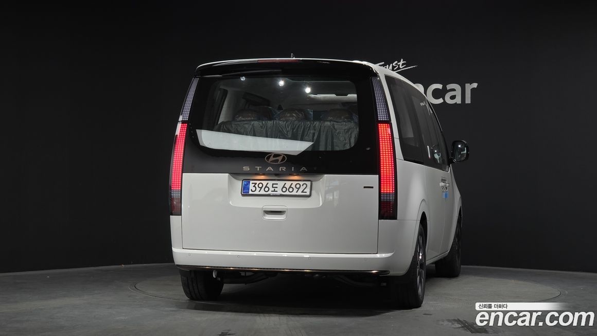 Hyundai Staria 4WD Lounge 9-Seater, 2025