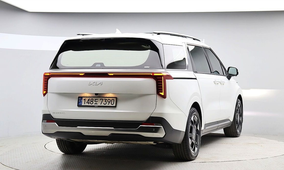 Kia Carnival 9-Seater Signature, 2024