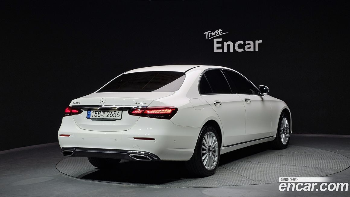 Mercedes-Benz E-Class E220d 4MATIC Exclusive, 2022