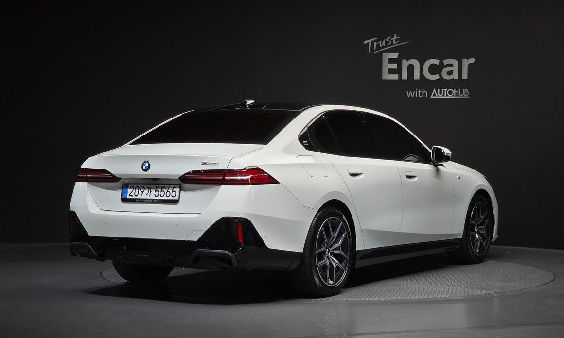 BMW 5-Series 520i M Sport, 2025
