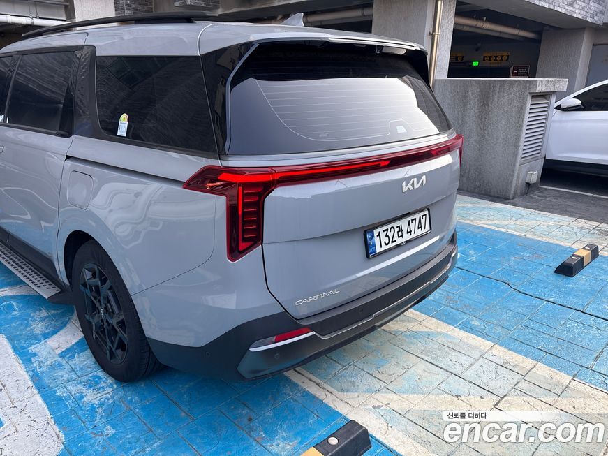 Kia Carnival 9-Seater Gravity, 2024