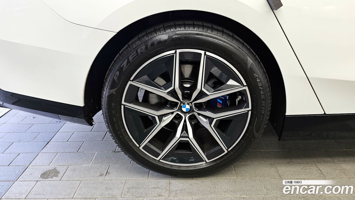 BMW 5-Series 520i M Sport, 2024