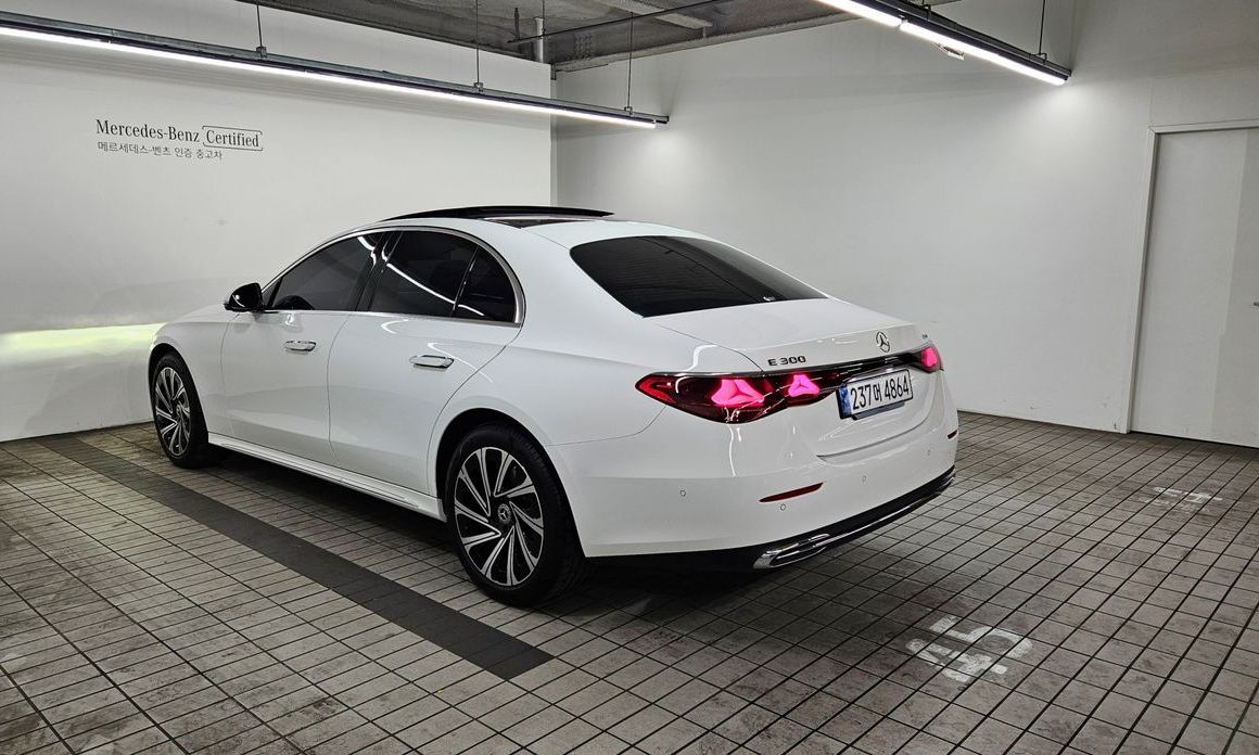 Mercedes-Benz E-Class E300 4MATIC Exclusive, 2024