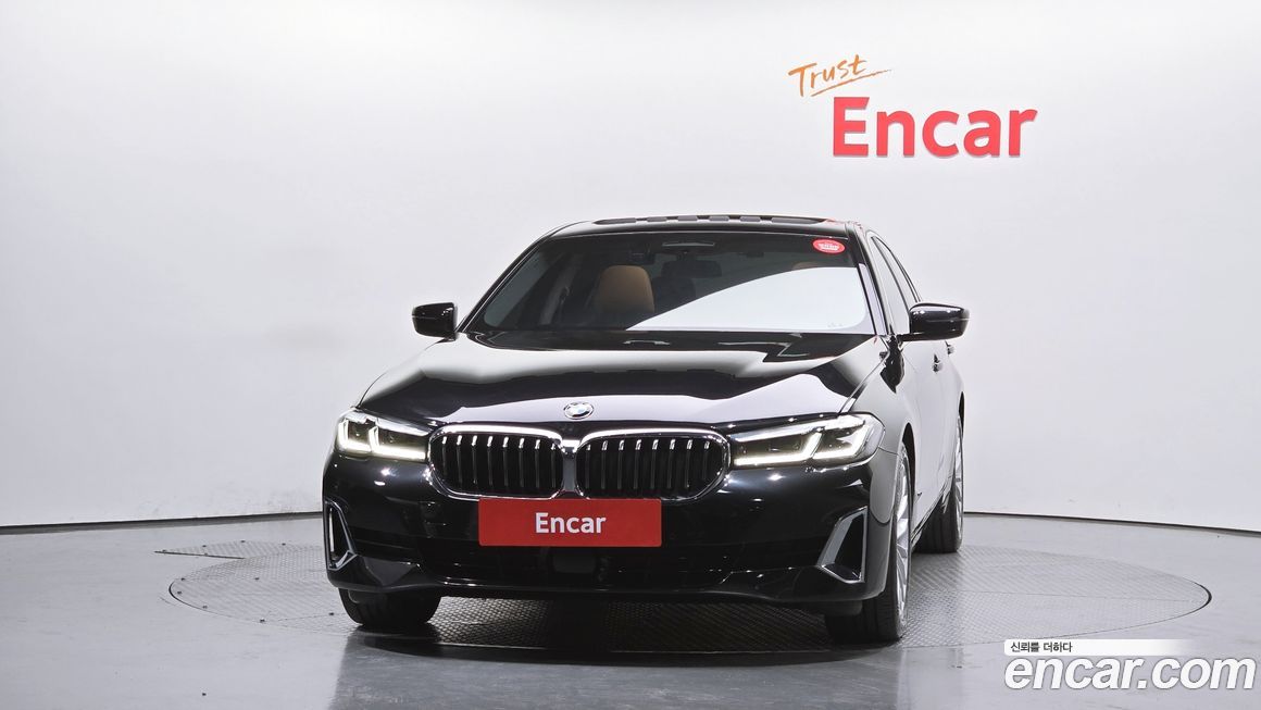 BMW 5-Series 520i Luxury, 2022