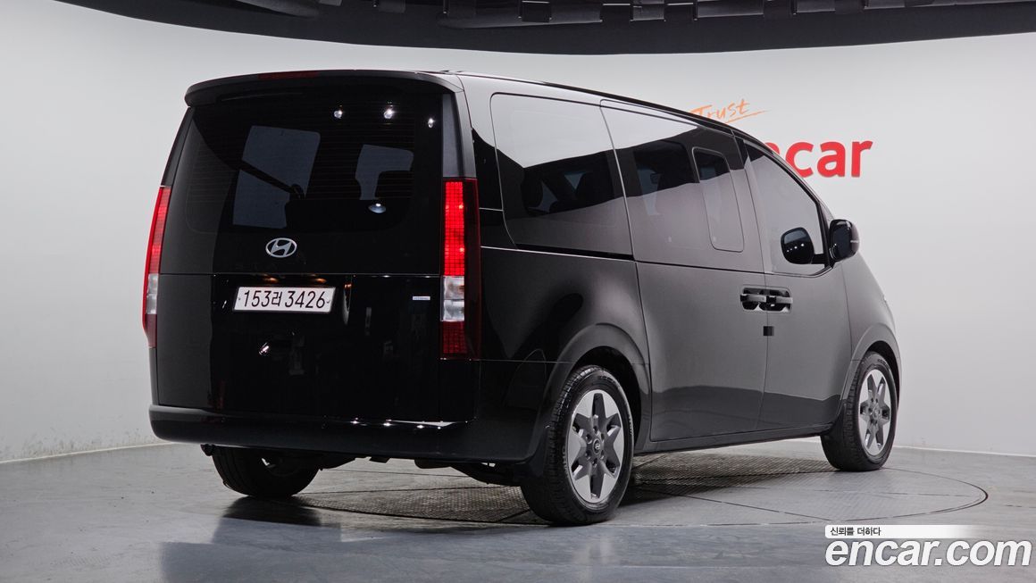 Hyundai Staria 4WD Tourer 9-Seater, 2025