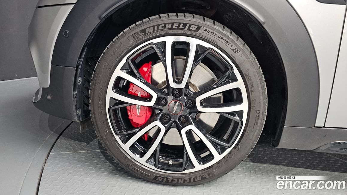 Mini Countryman JCW Launch Pack, 2023