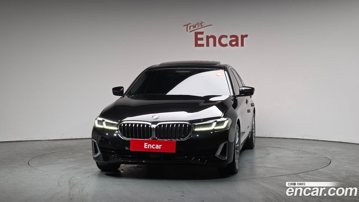 BMW 5-Series 520i Luxury, 2023