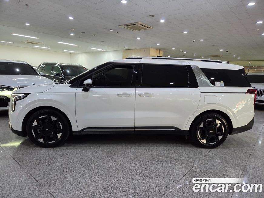 Kia Carnival 7-Seater Outdoor, 2025