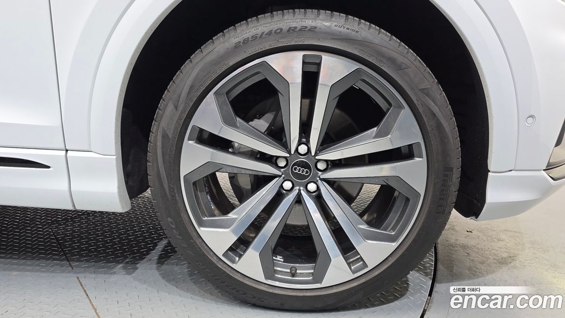 Audi Q8 55 TFSI Quattro Premium, 2023