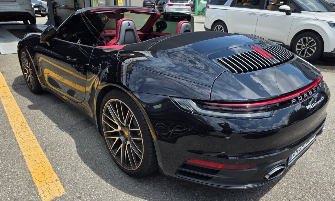 Porsche 911 Carrera 4S Cabriolet, 2024