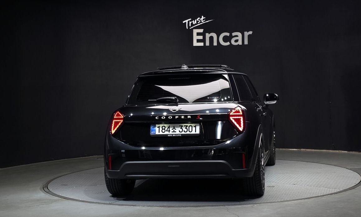 Mini Cooper Favoured, 2025