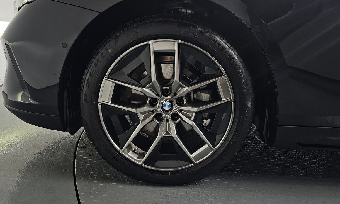BMW 5-Series 520i, 2025