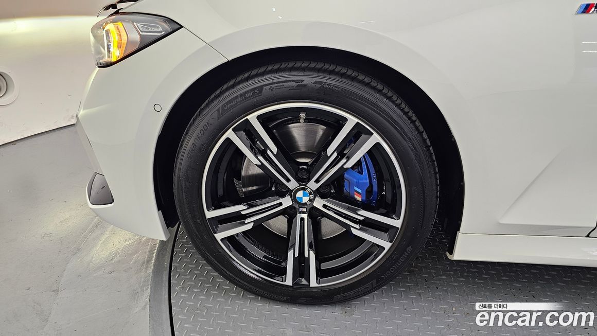 BMW 3-Series 320i Touring M Sports, 2023