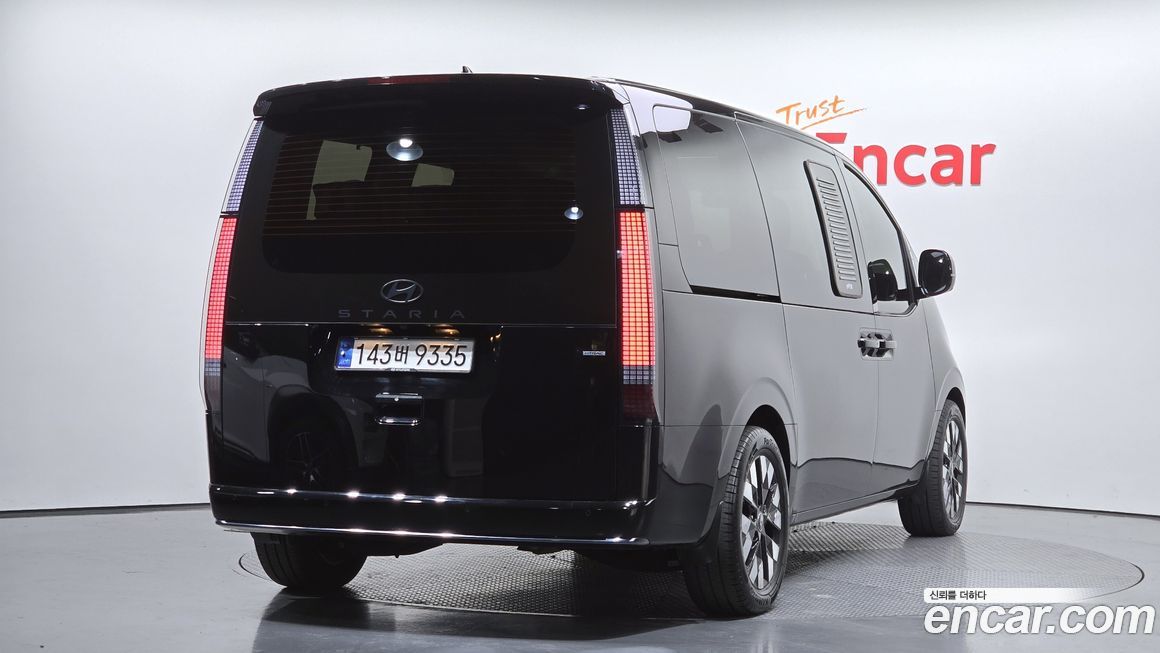 Hyundai Staria 4WD Lounge 7-Seater, 2025