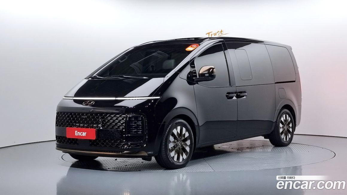 Hyundai Staria 4WD Lounge 7-Seater, 2024