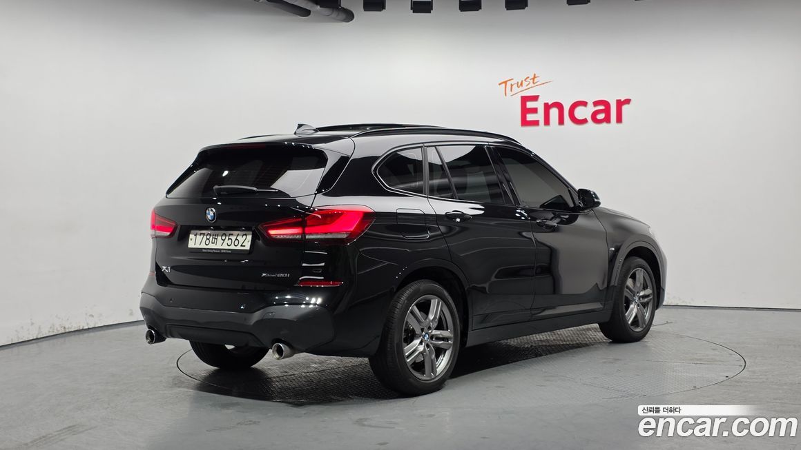 BMW X1 xDrive 20i M Sport, 2022