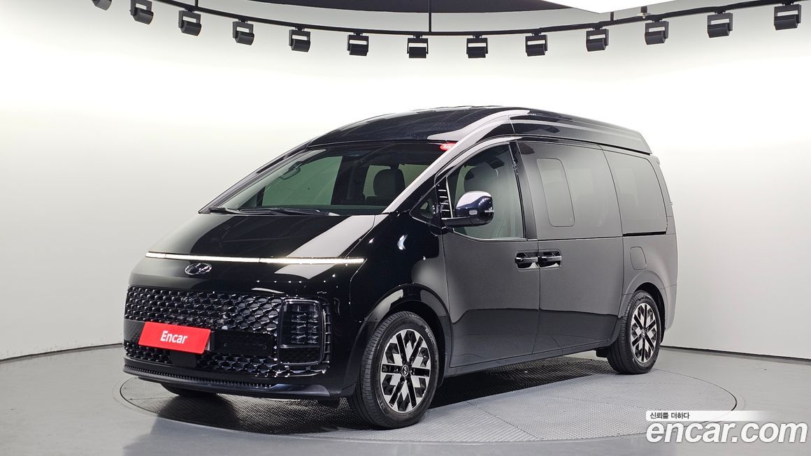 Hyundai Staria 4WD Lounge 7-Seater, 2024