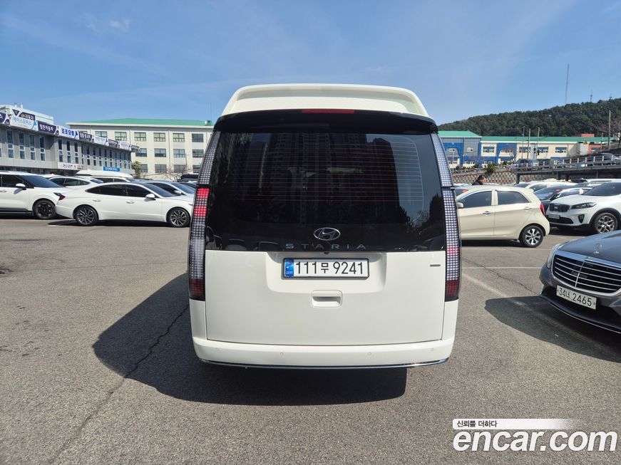 Hyundai Staria 4WD Lounge 7-Seater, 2024
