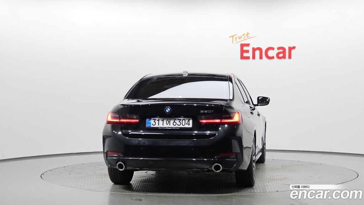 BMW 3-Series 320i, 2025