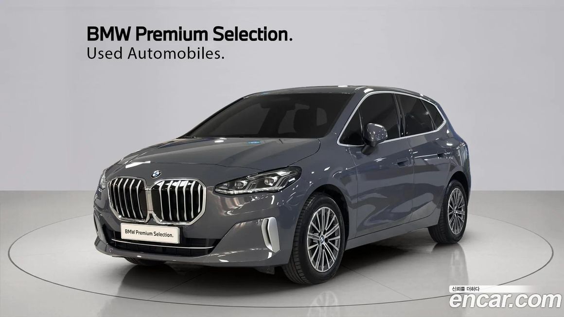 BMW 2-Series 220i Luxury, 2023