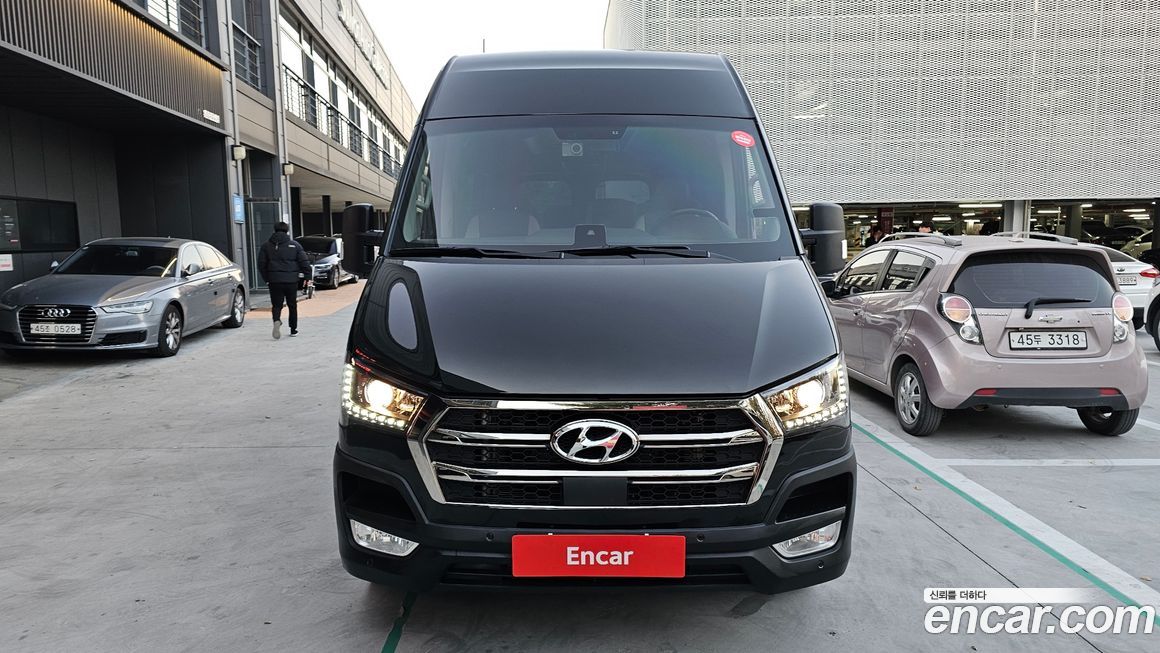 Hyundai Solati 15-seater, 2024