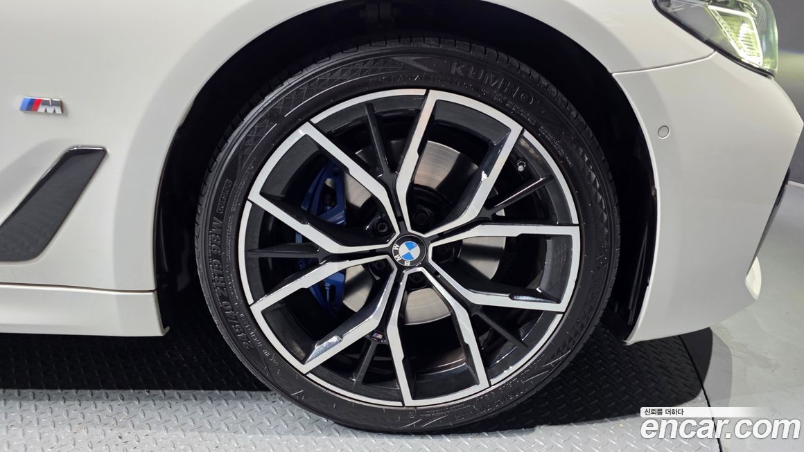 BMW 5-Series 530i M Sport Package, 2022