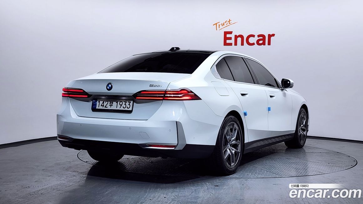 BMW 5-Series 520i, 2024