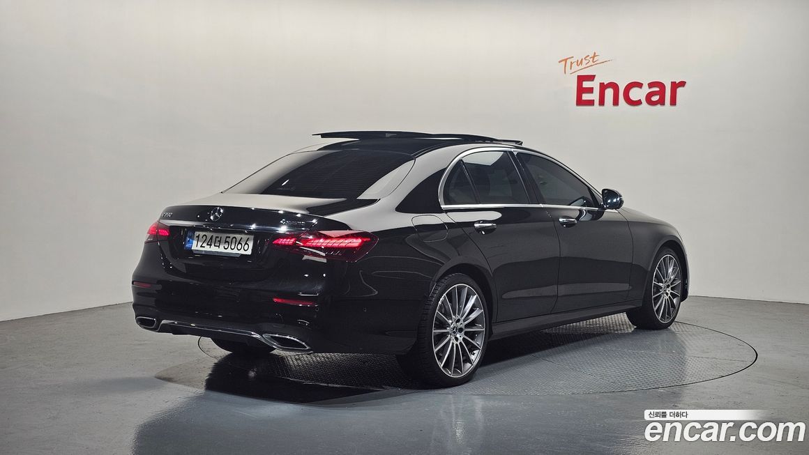 Mercedes-Benz E-Class E350 4MATIC AMG Line, 2022