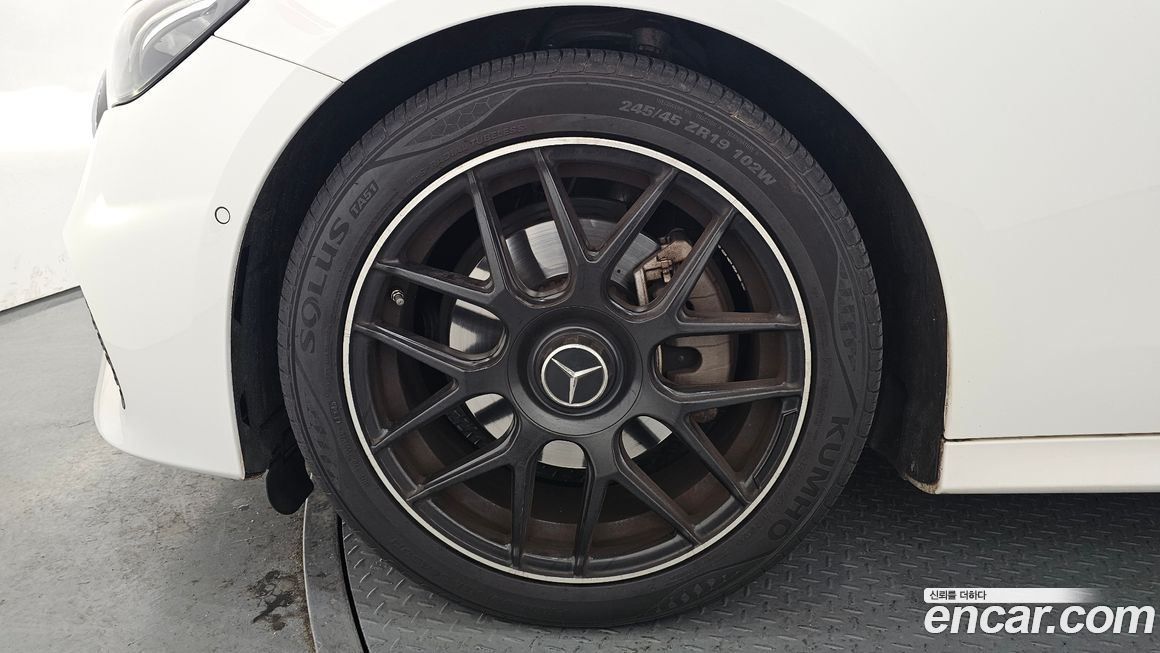 Mercedes-Benz E-Class E200 Avantgarde, 2025