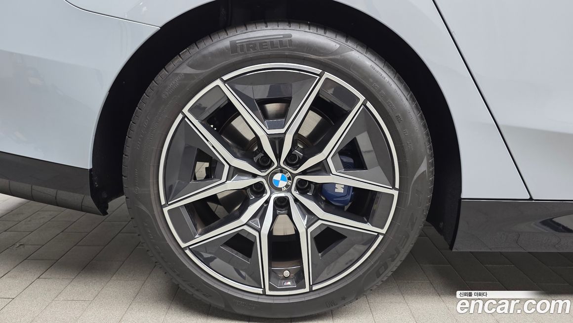 BMW 5-Series 520i M Sport, 2025