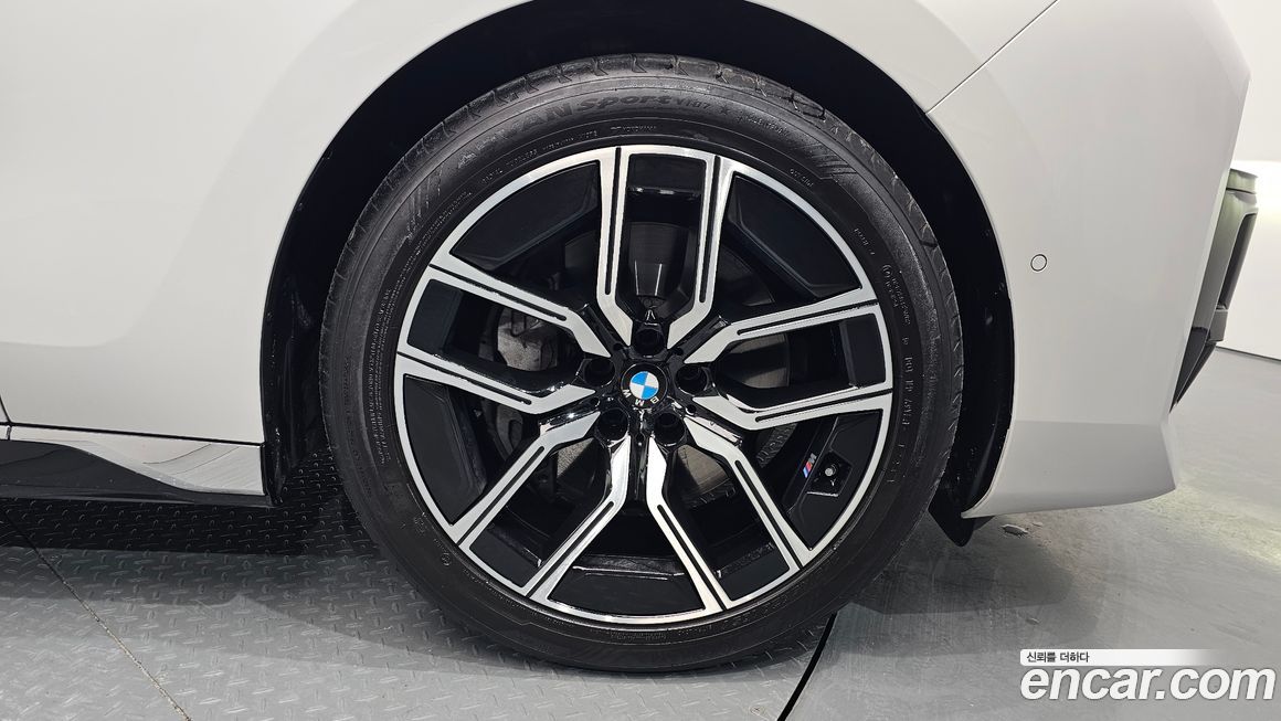BMW 7-Series 740i xDrive M Sport, 2025
