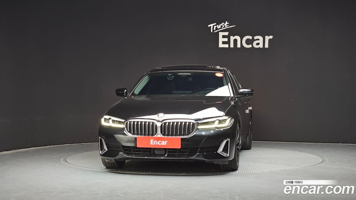 BMW 5-Series 530i Luxury, 2022