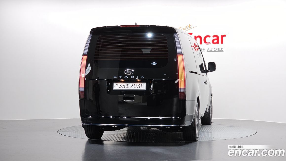 Hyundai Staria Lounge 9-Seater, 2023