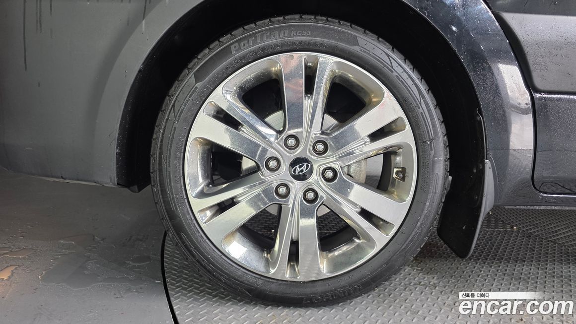 Hyundai Solati 15-seater, 2024