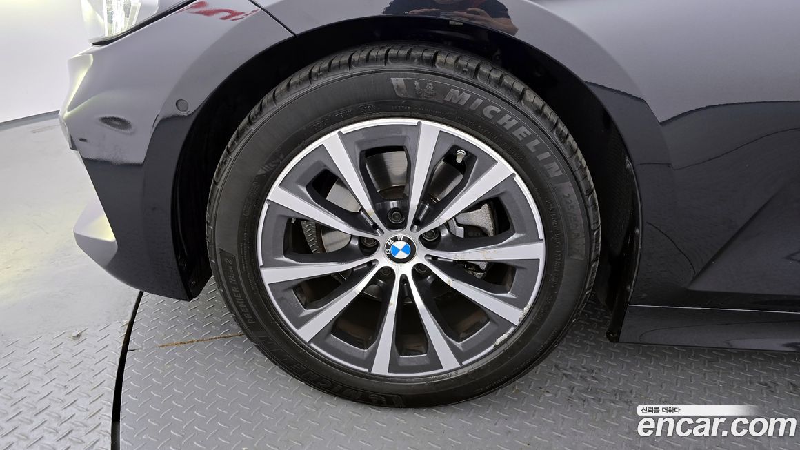 BMW 3-Series 320i Touring, 2023