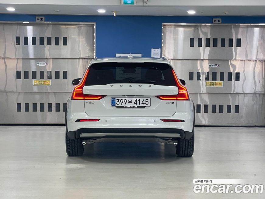 Volvo V60 B5 Ultra AWD, 2025