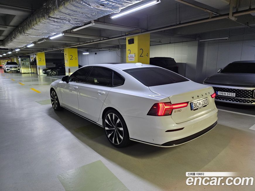 Volvo S90 B5 Ultra Dark, 2026