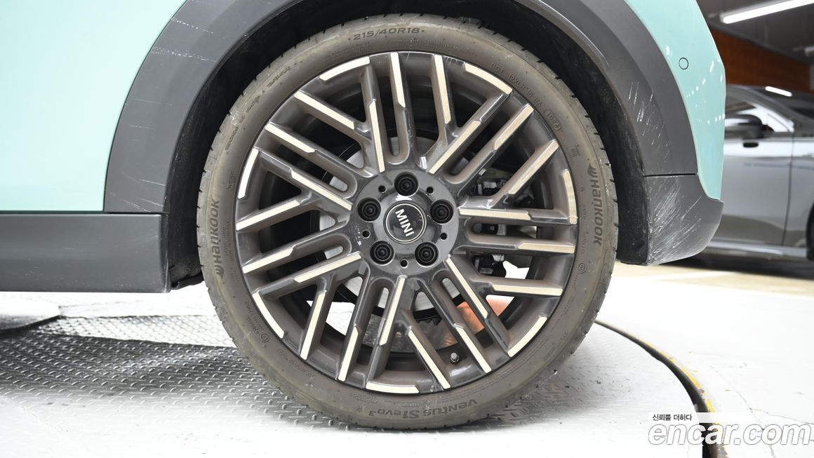 Mini Cooper Favoured, 2025