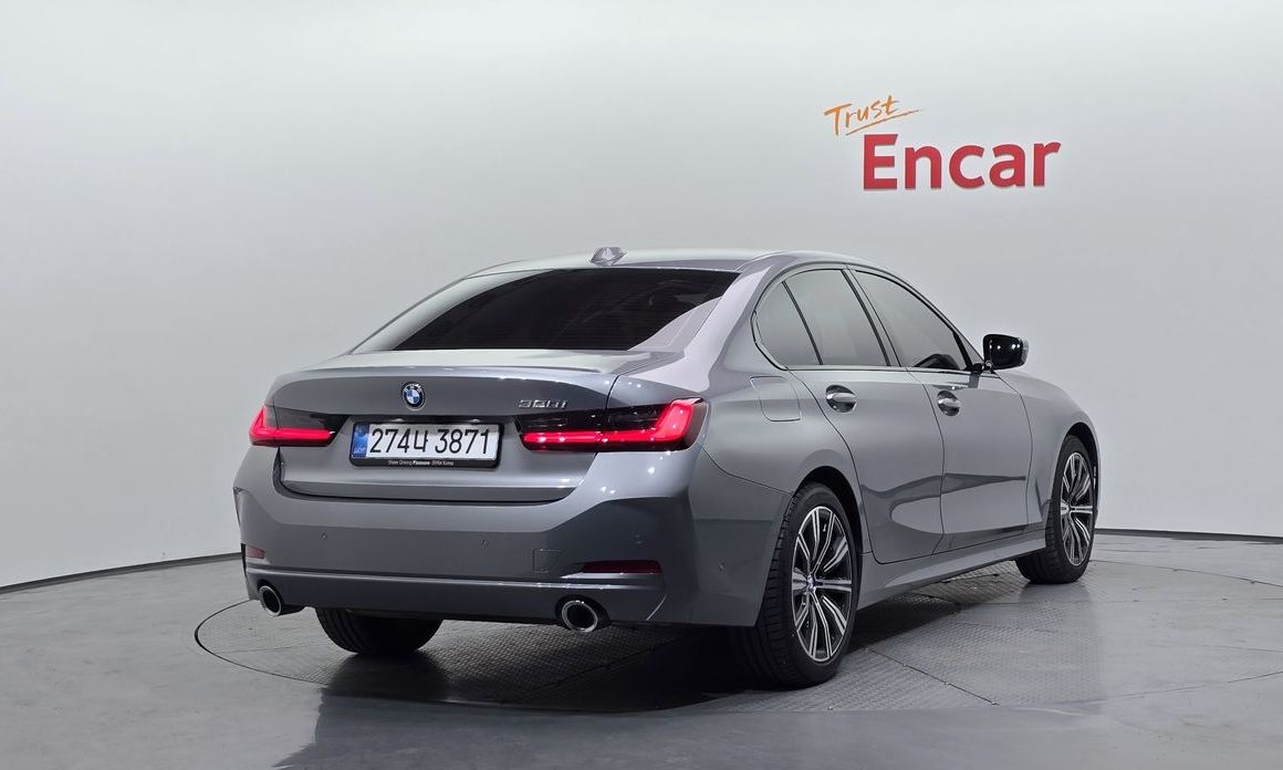 BMW 3-Series 320i, 2025