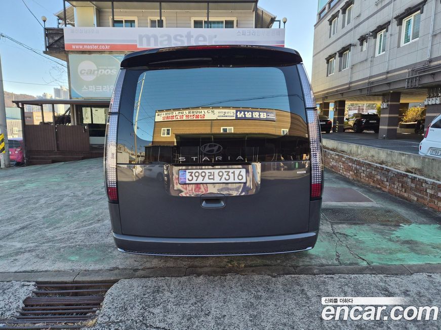 Hyundai Staria 4WD Lounge 9-Seater, 2025