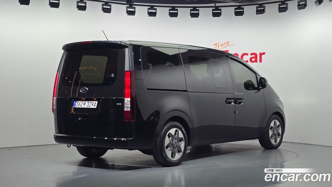 Hyundai Staria 4WD Tourer 9-Seater, 2023