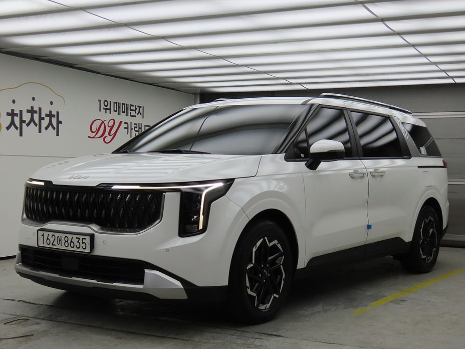 Kia Carnival 9-Seater Prestige, 2024