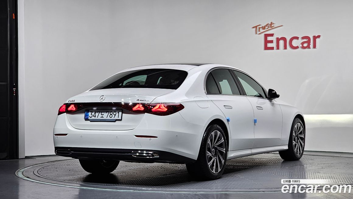 Mercedes-Benz E-Class E300 4MATIC Exclusive, 2026