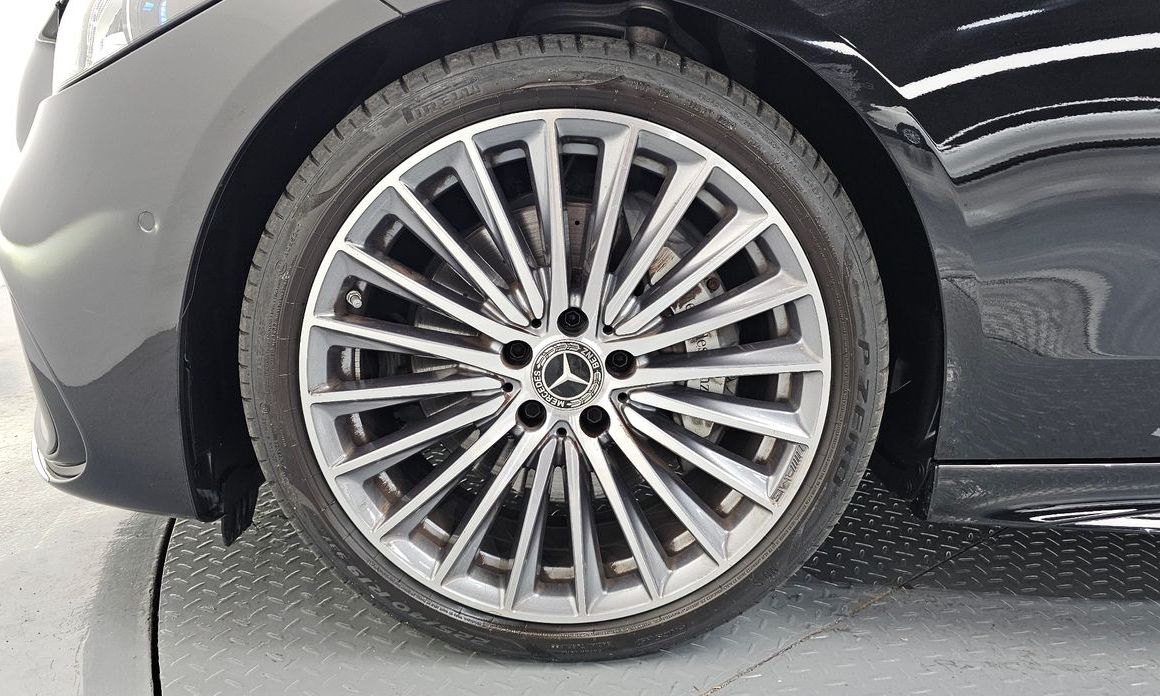 Mercedes-Benz C-Class C300 4MATIC AMG Line, 2024