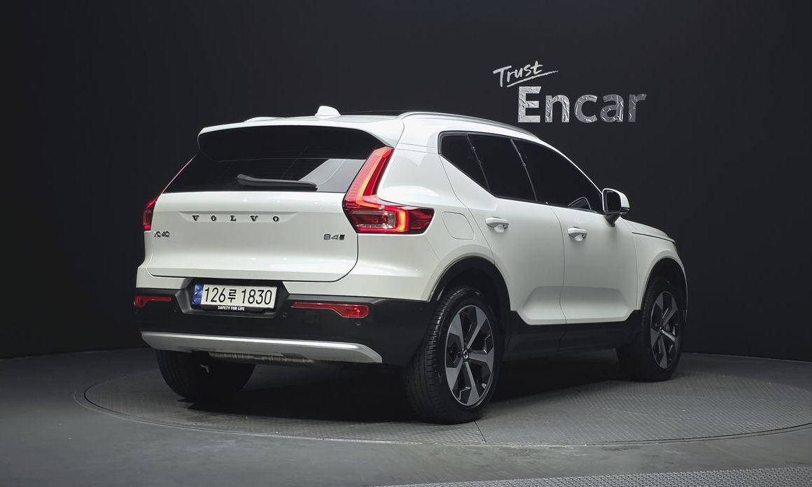 Volvo XC40 B4 Ultimate Bright, 2024